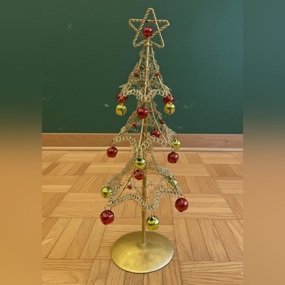 GOLD METAL CHRISTMAS TREE W/ RED, GOLD & GREEN BELL ORNAMENTS.🔔🎄✨APPROX: 12".